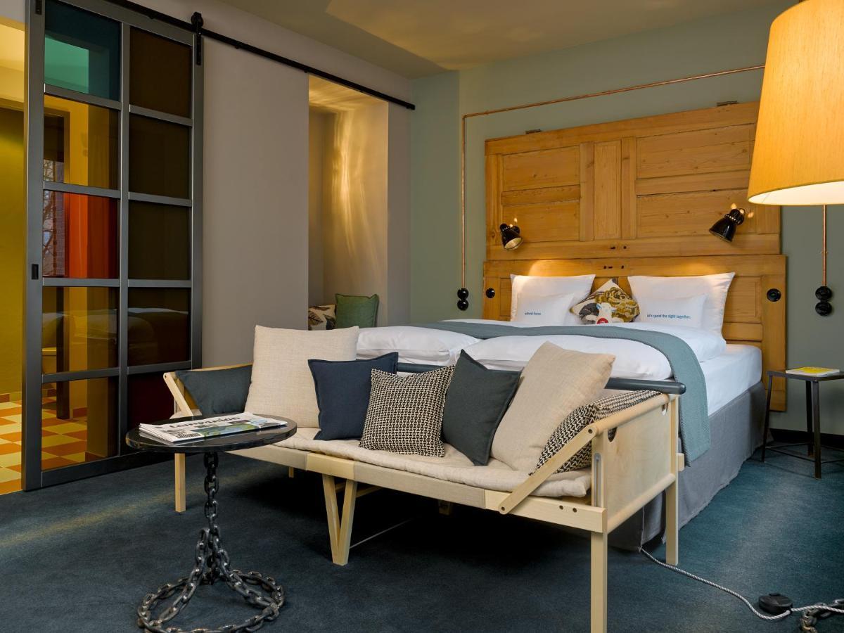 25Hours Hotel Altes Hafenamt Hamburg Bagian luar foto