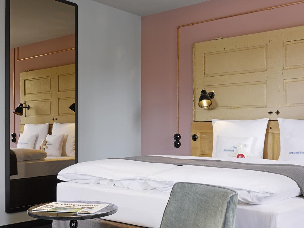 25Hours Hotel Altes Hafenamt Hamburg Bagian luar foto