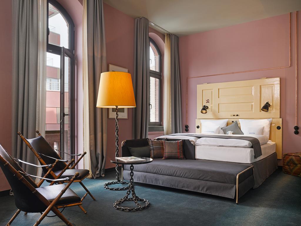25Hours Hotel Altes Hafenamt Hamburg Bagian luar foto